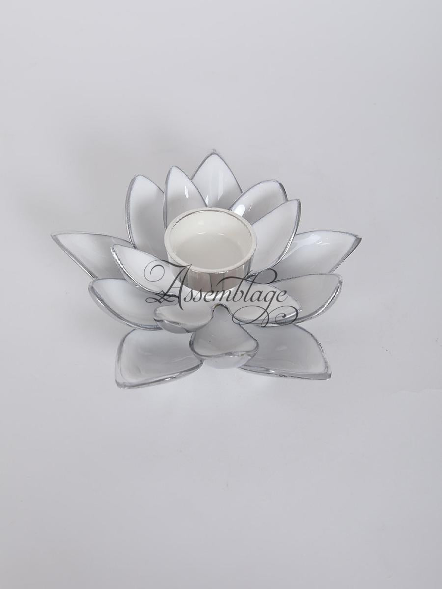 White & Silver Lotus T -Lite Holder